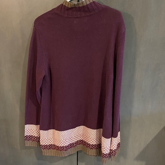 Elegant Purple Zip-Up Sweater with Patterned Hem - Picture 5 of 7
